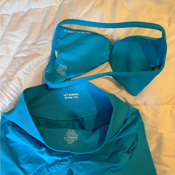 DFYNE set - Picture 3 of 4